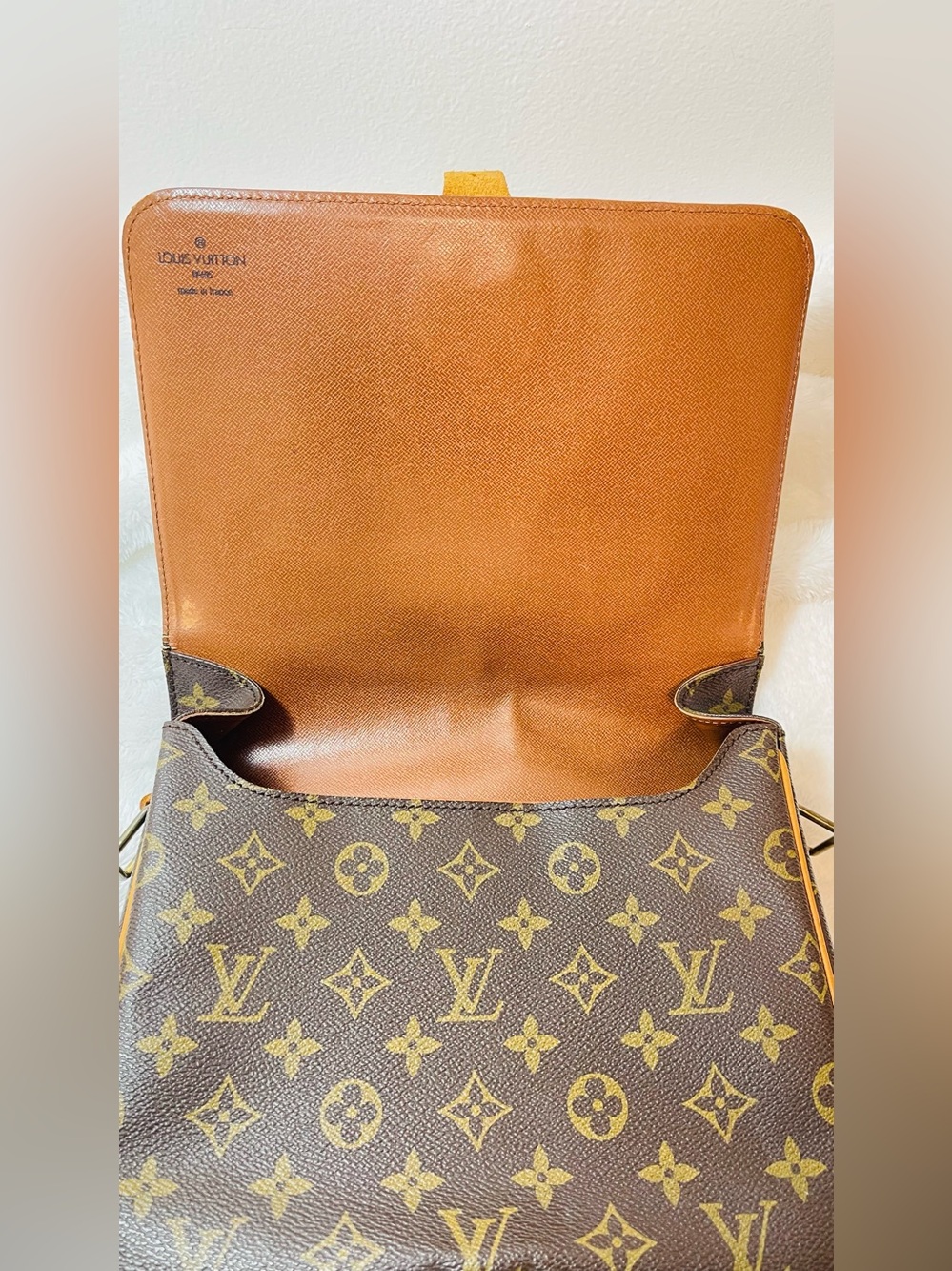 LV Authentic Crossbody Vintage - Picture 7 of 16